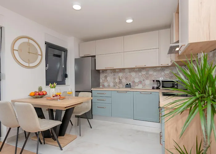 18 Apartment