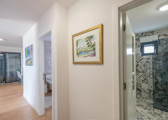 18 Apartment *
