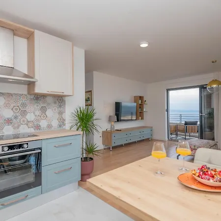 18 * Makarska